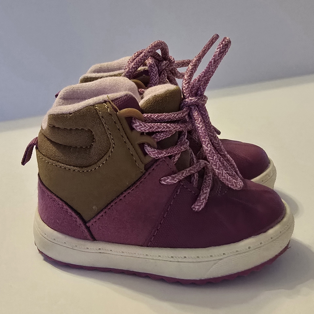 OshKosh B'gosh Pink and Tan Baby Boots Size 4 - Picture 3 of 5